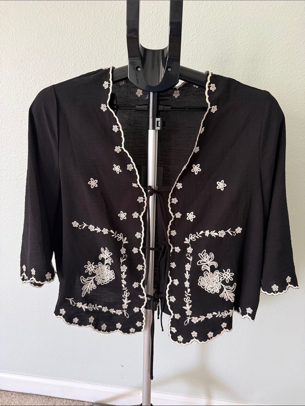 Adrianna Papell Black Top Floral Embroidery tie woven top or open cardigan - Picture 2 of 12